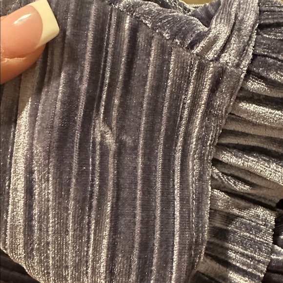 *SOLD* Worthington Pleated Sleeveless Velour Ruffle Cap Sleeve Top - Picture 9 of 9